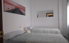 Casa Independiente En Nervion Junto A Parada Del Metro